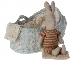 Maileg Micro Rabbit i Carrycot - Brun Kaninbebis i Blå Liggdel