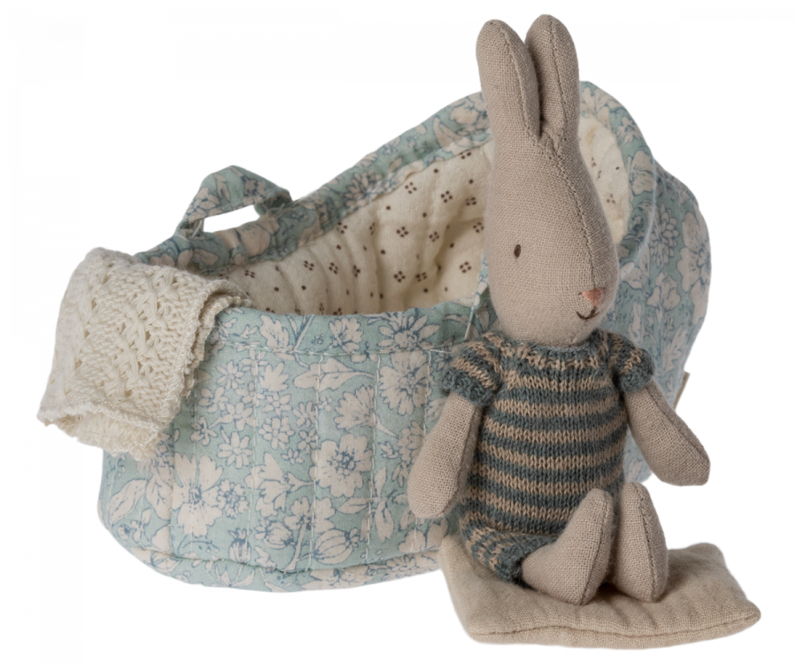 Maileg Micro Rabbit i Carrycot - Mörkblå Kaninbebis i Blå Liggdel