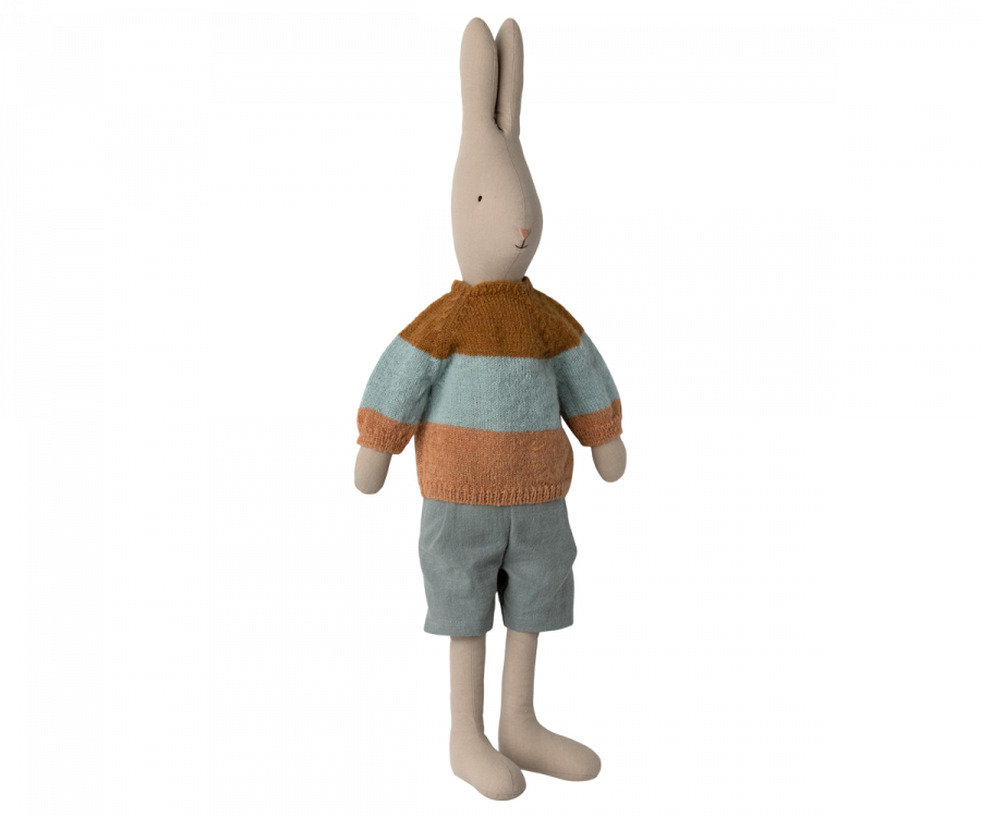 Maileg Kanin Strl 5 - Rabbit med Randig Stickad Tröja och Blå Shorts