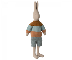 Maileg Kanin Strl 5 - Rabbit med Randig Stickad Tröja och Blå Shorts