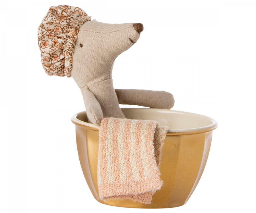 Maileg Spa Mus Storasyster Rosa med Handduk Badmössa och Guld Badkar - Wellness Mouse