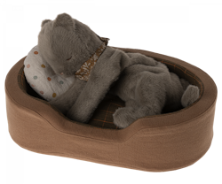 Maileg Cosy Basket Small - Hund/Kattbädd med Kudde och Filt Brun