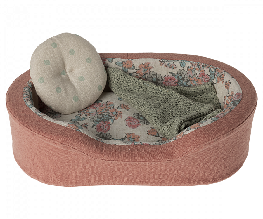 Maileg Cosy Basket Small - Hund/Kattbädd med Kudde och Filt Corall