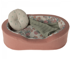 Maileg Cosy Basket Small - Hund/Kattbädd med Kudde och Filt Corall