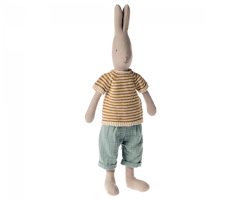 Maileg Kanin Strl 3 - Rabbit med Brun Stickad Randig Tröja och Blå Byxor