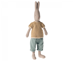 Maileg Kanin Strl 3 - Rabbit med Brun Stickad Randig Tröja och Blå Byxor