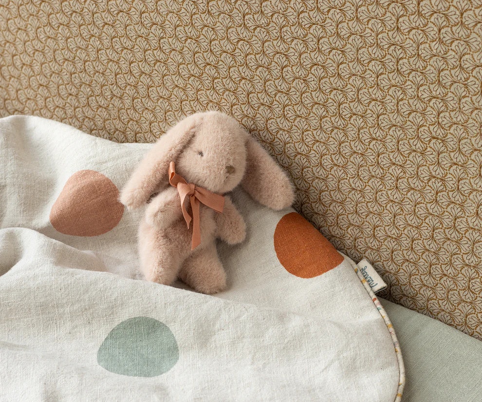 Maileg Liten Kanin i Plysch med Rosett Rosa - Powder Bunny Mini