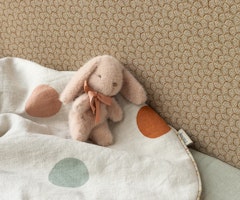 Maileg Liten Kanin i Plysch med Rosett Rosa - Powder Bunny Mini
