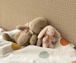 Maileg Kanin i Plysch med Rosett Small Brun - Bunny Plush Dusty Brown med Rosett