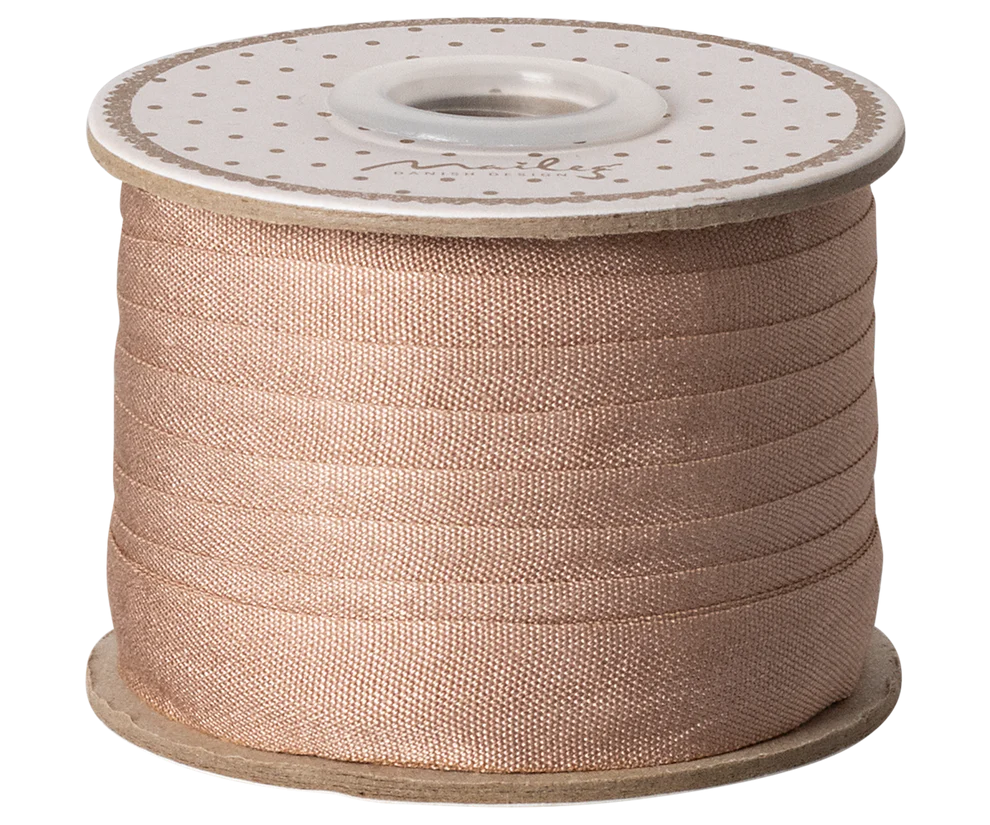 Maileg Bomullsband 10 m - Soft Brown Ljusbrunt Aprikos Band på Pappers Rulle