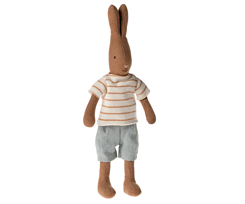 Maileg Brun Kanin Storlek 1 - Rabbit med Randig Tröja och Blå Byxor