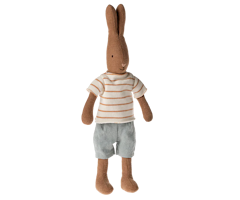 Maileg Brun Kanin Storlek 1 - Rabbit med Randig Tröja och Blå Byxor