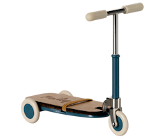Maileg Kick Board Mouse - Sparkcykel till Mus Blå med Magneter i Handtaget