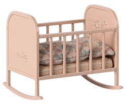 Maileg Vagga i Metall Light Rose - Cradle My Rosa Med Blommig Bäddning