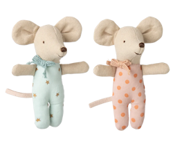 Maileg Tvillingar Baby Möss i Bäddad Ask med Sovpåse - Rosa och Blå