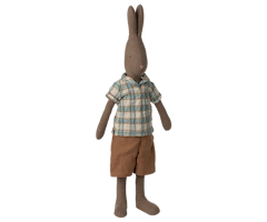 Maileg Brun Kanin Storlek 3 - Rabbit med Blå Rutig Skjorta och Bruna Shorts