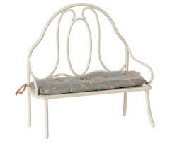 Maileg Vintage Bänk till Kanin med Dyna - Metall Offwhite Vit Snirklig Sittbänk Dekoration