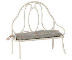 Maileg Vintage Bänk till Kanin med Dyna - Metall Offwhite Vit Snirklig Sittbänk Dekoration