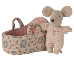 Maileg Baby Mus i Blommig Carrycot Rosa - Maileg A/W -25