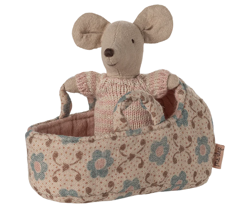 Maileg Baby Mus i Blommig Carrycot Rosa - Maileg A/W -25
