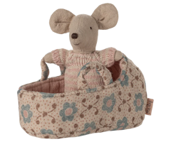 Maileg Baby Mus i Blommig Carrycot Rosa - Maileg A/W -25