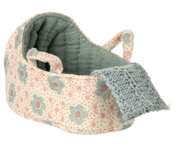 Maileg Blommig Carrycot till Baby Möss Blå - Maileg A/W -25