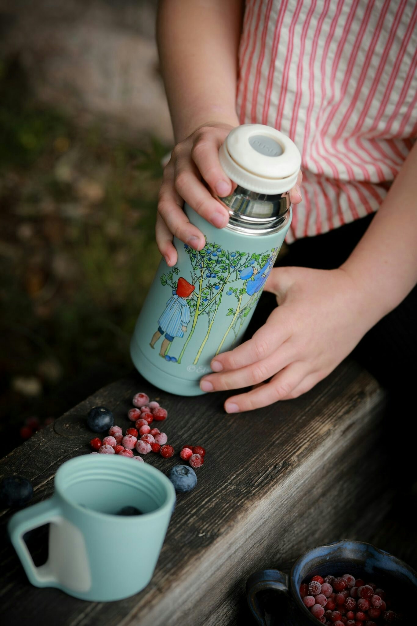 Termos Med Mugg Putte i Blåbärsskogen 350 ml - Elsa Beskow Rätt Start