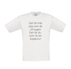 T-shirt med rolig text "Bajskorv"