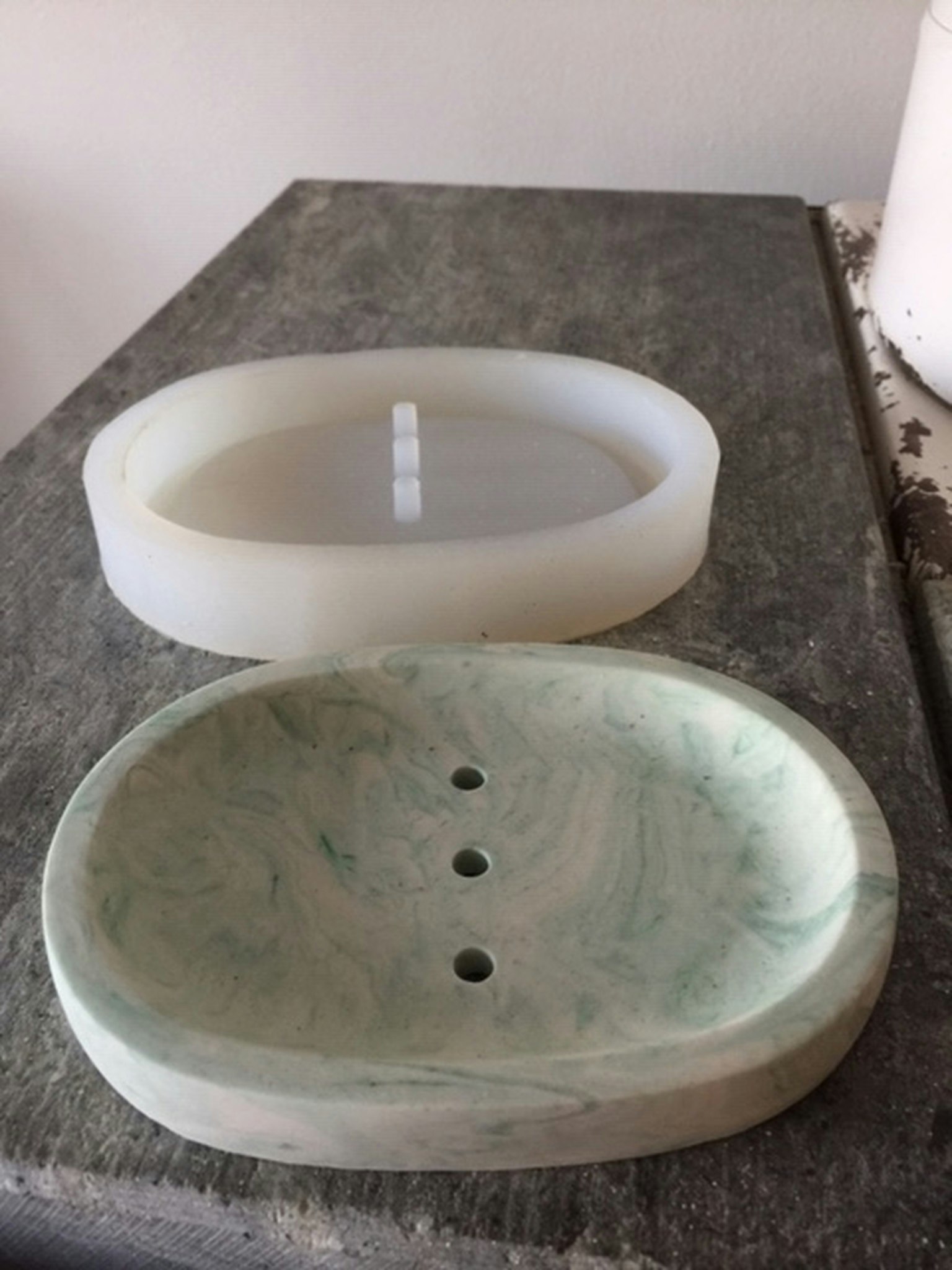 Hyr en låda med silikon formar till Jesmonite