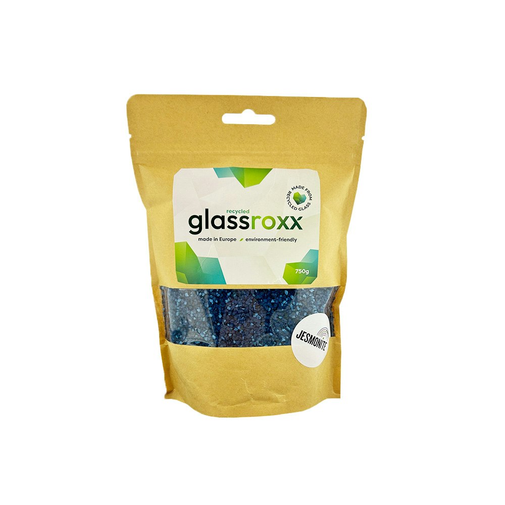 GlassRoxx Royal Blue är ett glasgranulat tillverkat av återvunnet glas och färgat  med organiska, hållbara pigment.