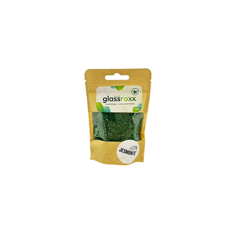 GlassRoxx Leafy green är ett glasgranulat tillverkat av återvunnet glas och färgat  med organiska, hållbara pigment.