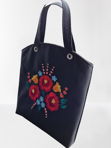 Hand och axelväska med broderat blommor