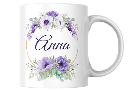 Personlig mugg med namn i lila blomkrans – elegant presentidé