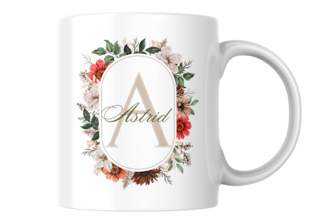 Personlig mugg med namn och initial i elegant blomsterram – stilfull och unik present