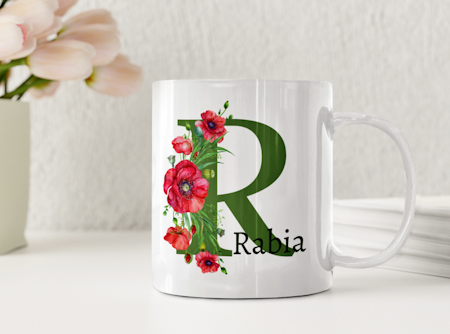 Personlig mugg med blomsterbokstav och namn – perfekt gåva till henne