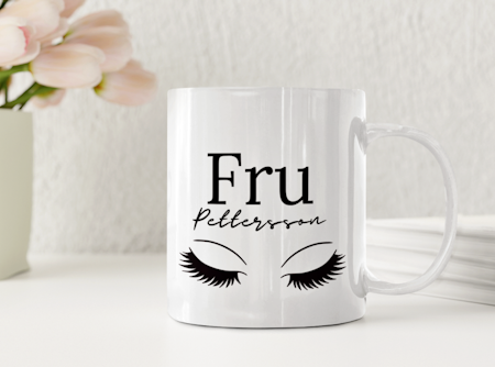 Personlig mugg med fransmotiv och namn – perfekt present till henne