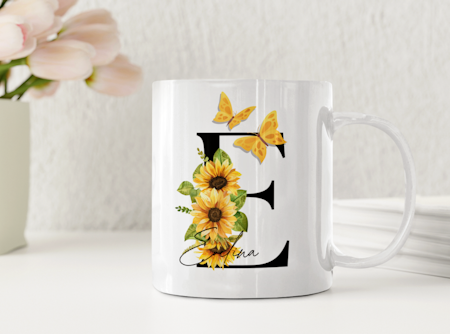 Personlig mugg med solros, fjäril och namn – somrig keramikmugg i present