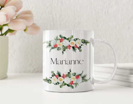 Personlig mugg med blomsterdekor och valfri text – perfekt till Mors dag