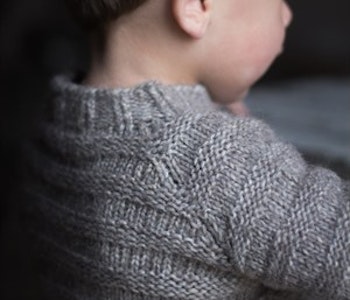 Basic Baby Sweater i Snefnug ENG TRYCKT