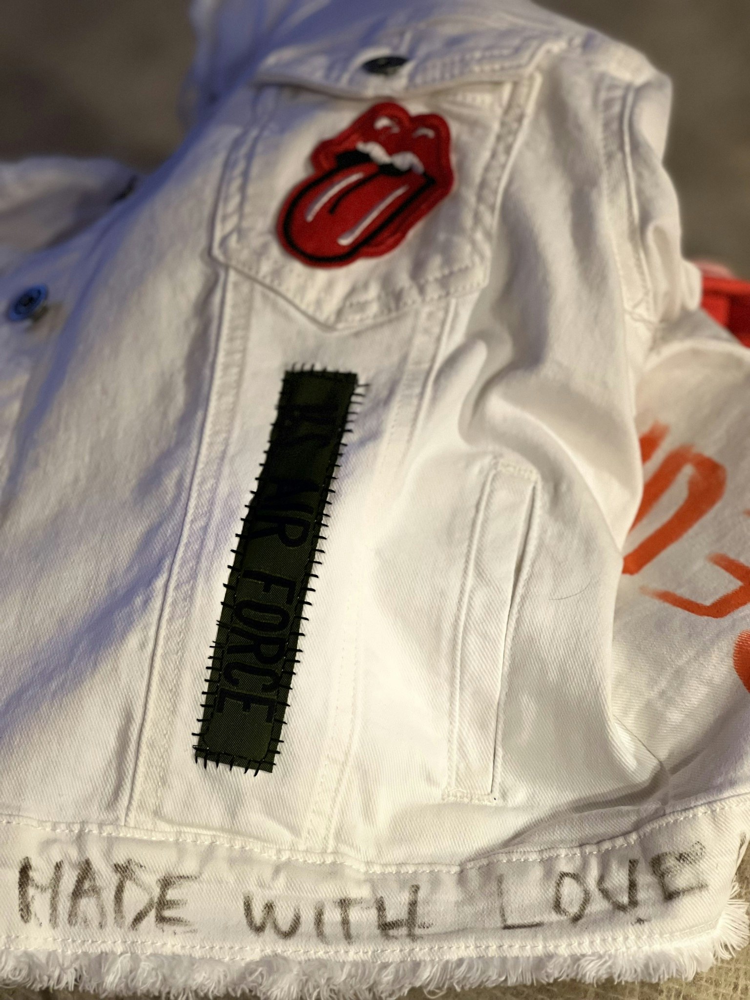 WHITE JEANS JACKET ”ORANGESKULL”