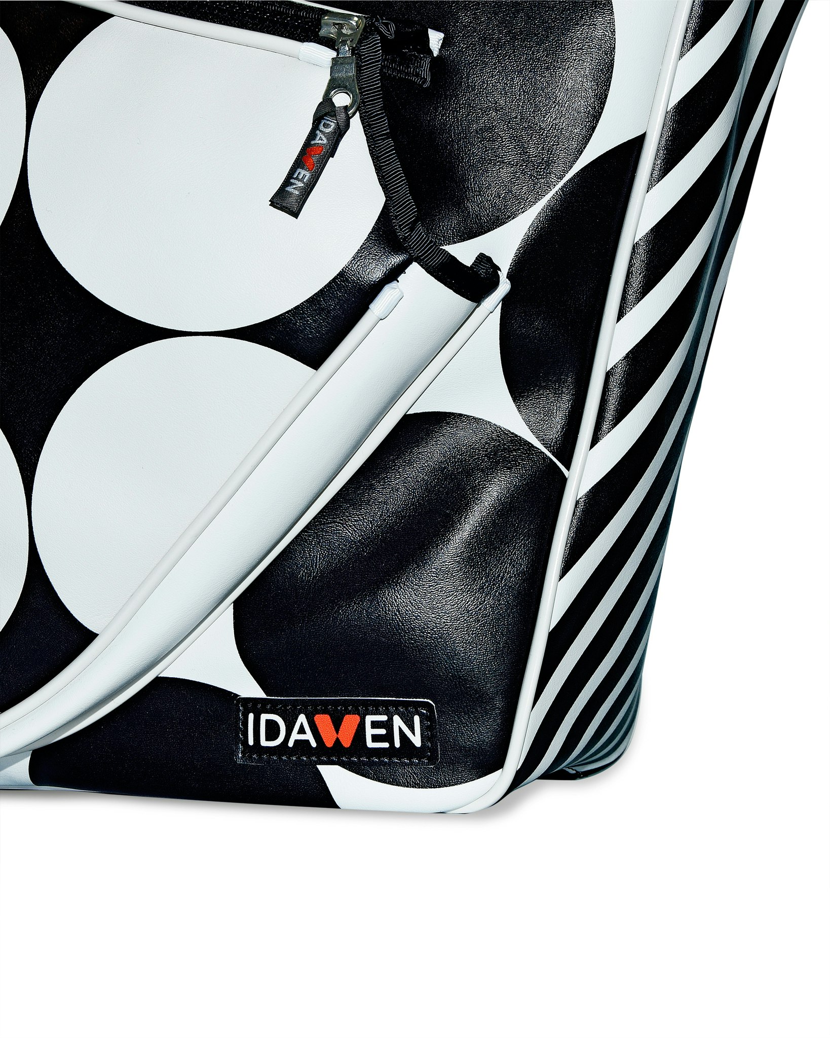 Tennisväska, svartvit prickig från IdaWen