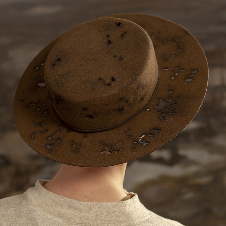 Spansk hatt med hål