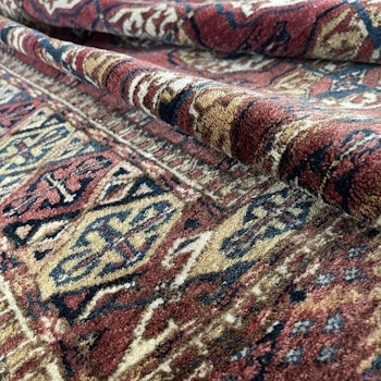 Handknuten mattan Tekke Bokhara, 1800-talet