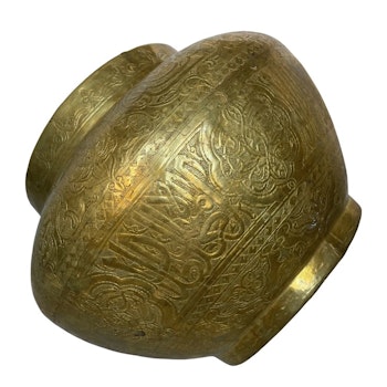 Doublure extérieure ancienne, Laiton, gravée de fleurs et d&#39;inscriptions