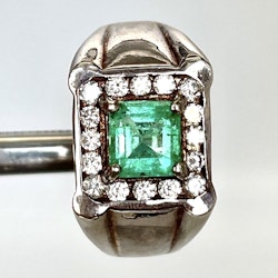 1,50 karat naturlig smaragd sølv ring med certifikat