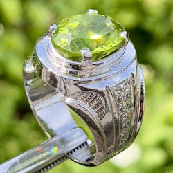 8,50 Karat naturlig obehandlad Peridot, Handgjord silverring med certifikat