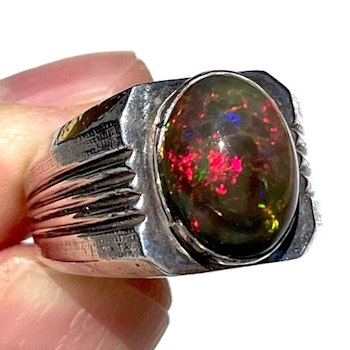 6,75 karat naturlig Opal, silverring med certifikat