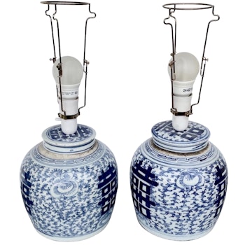 Une paire de lampes de table en porcelaine chinoise, Dynastie Qing (1644-1912)