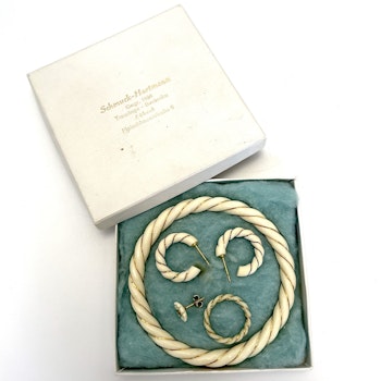 Vintage, elfenben smyckes set med 14k gulddetaljer