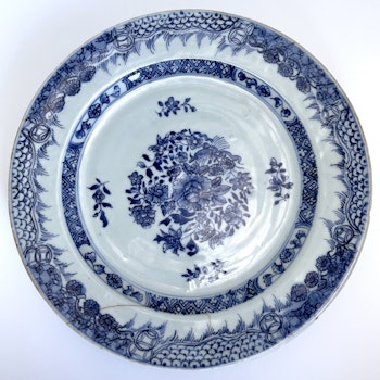 Qianlong (1735-1796) Plat en porcelaine chinoise
